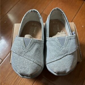 Tom’s Classic Silver Glimmer Sz 4 Toddler